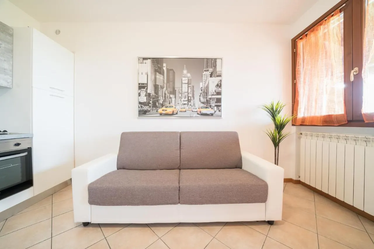 Appartamento Gardappartamenti Cascinale Pool Desenzano del Garda