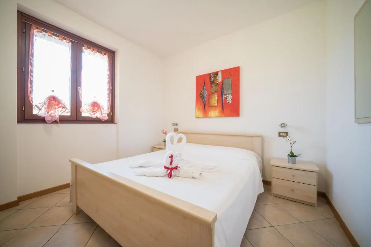 Gardappartamenti Cascinale Pool Desenzano del Garda